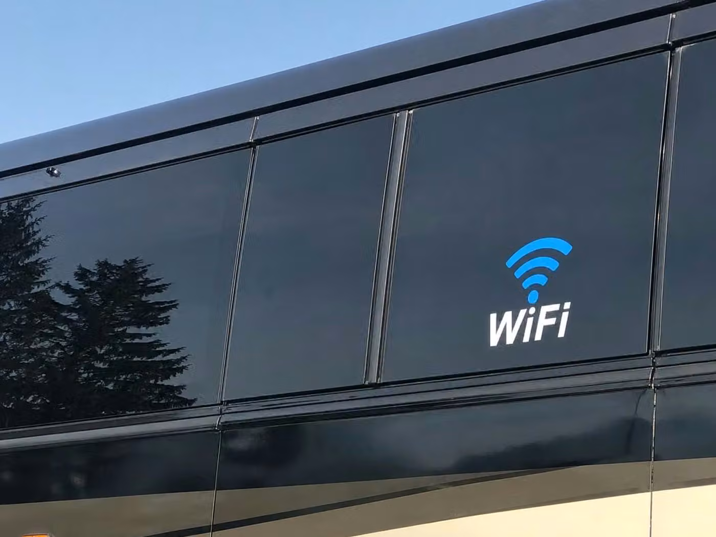 torrington 15 passenger minibus wifi