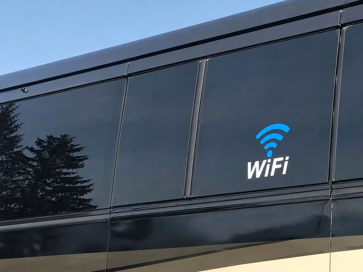 torrington 18 passenger minibus wifi