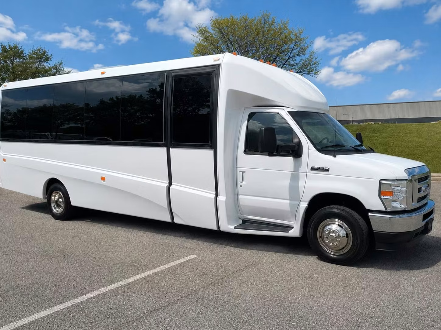 torrington 20 passenger minibus rental