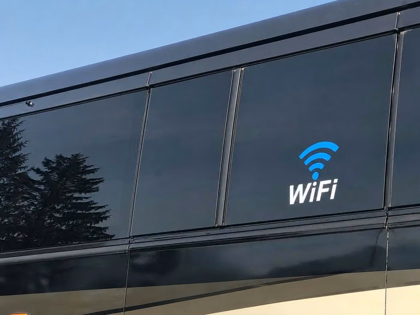 torrington 20 passenger minibus wifi