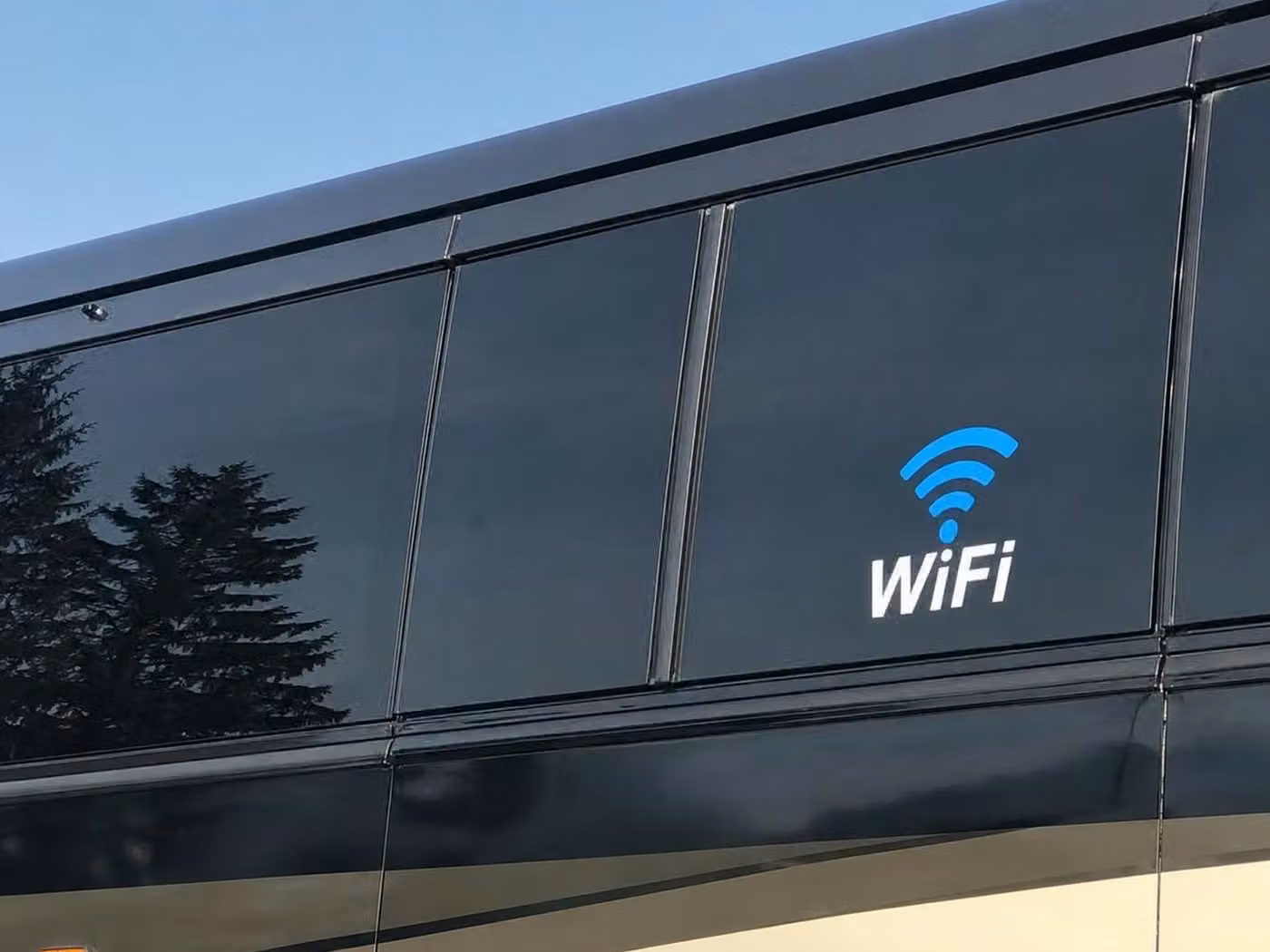 torrington 56 passenger charter bus wifi