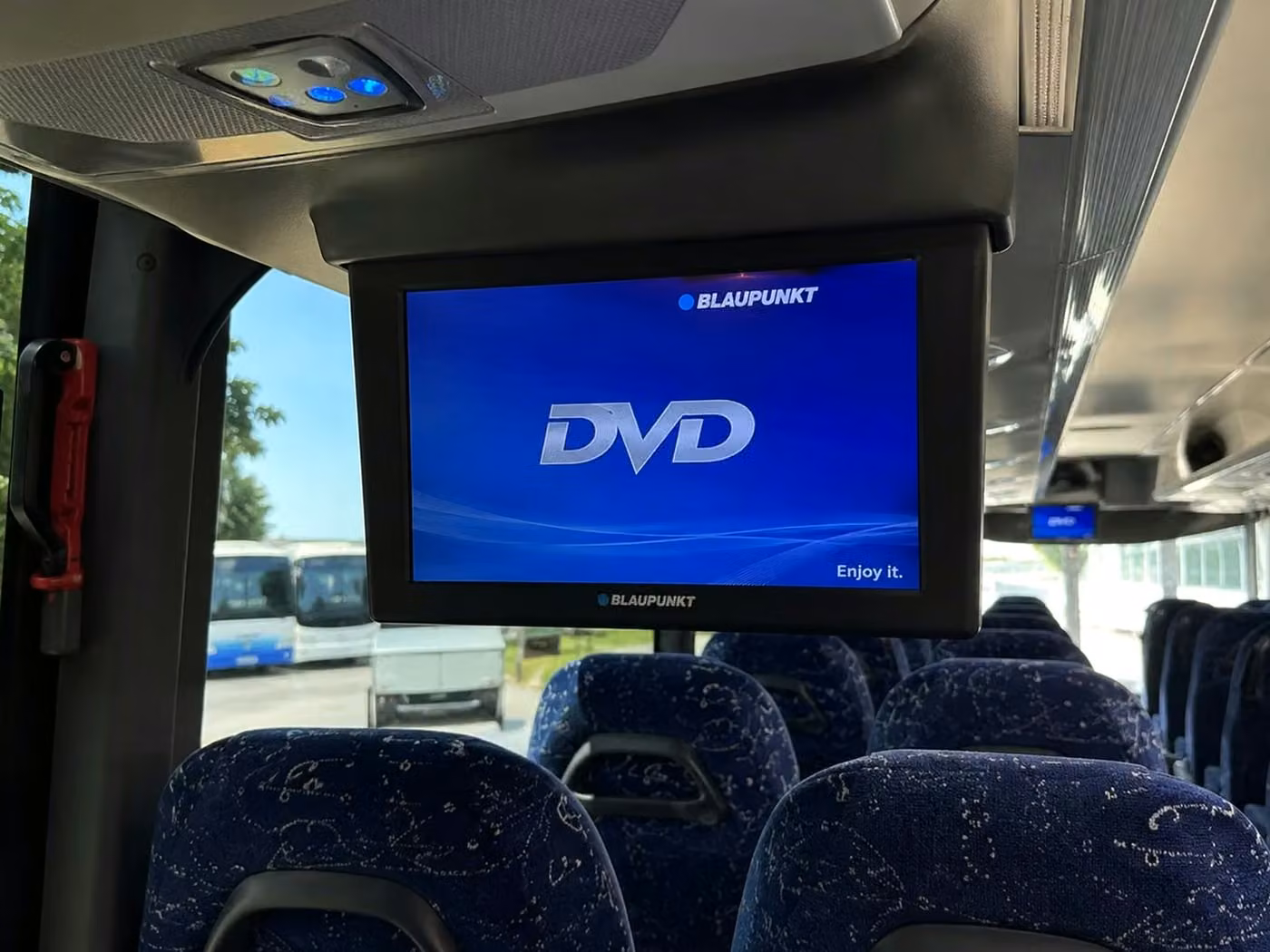 torrington charter bus tv monitors