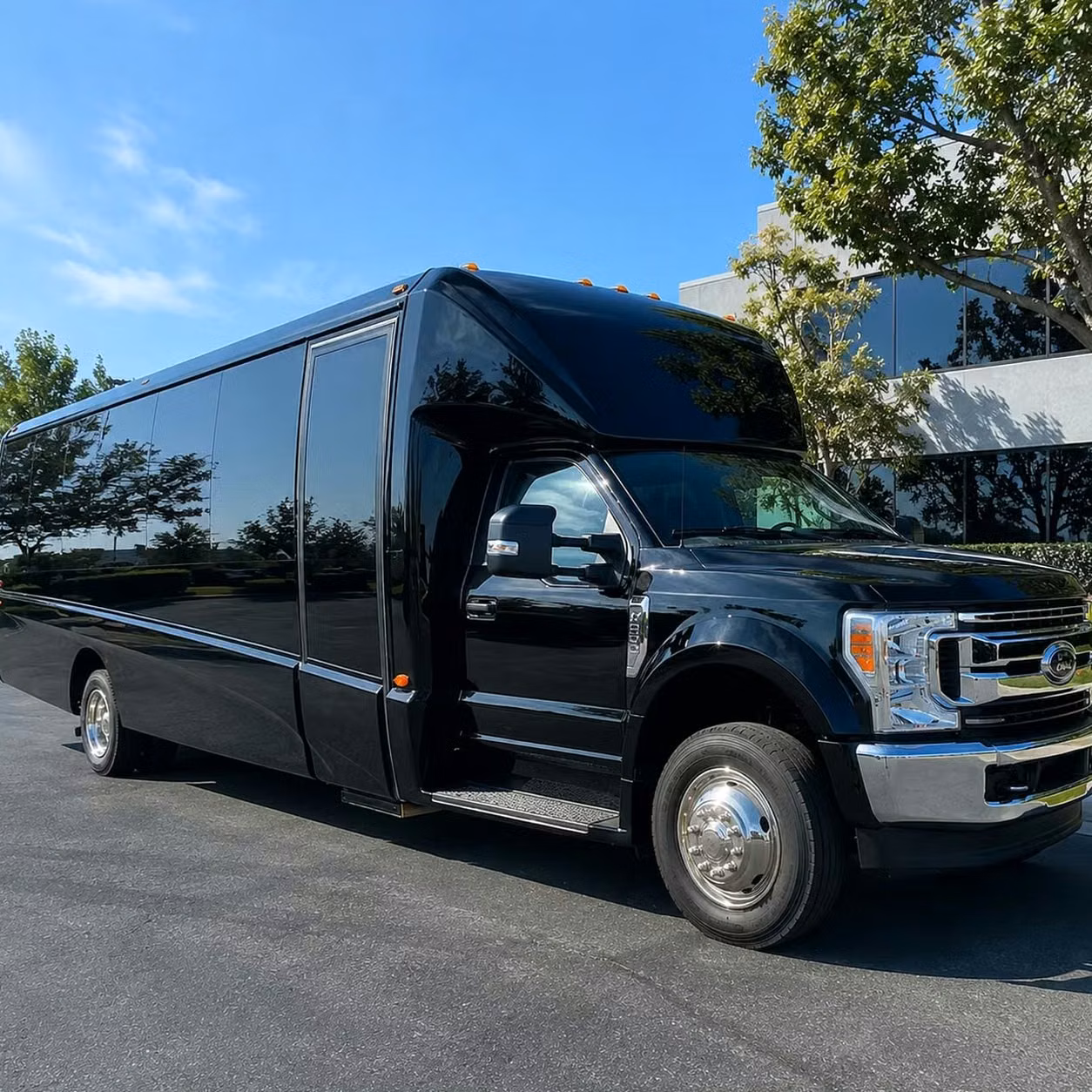 torrington hourly round trip and all night prom bus packages in torrington